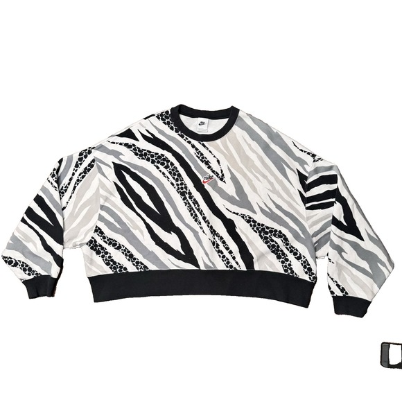Nike Womens Oversized Crop Animal Print Large Crewneck Swoosh Logo Sweatshirt - Picture 1 of 9